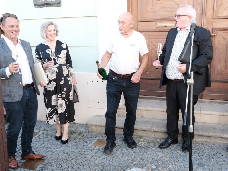 Odhalení bronzové hvězdy v chodníku slávy, Jazz Petit Q